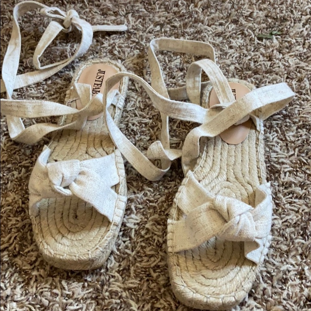 Flat shoes